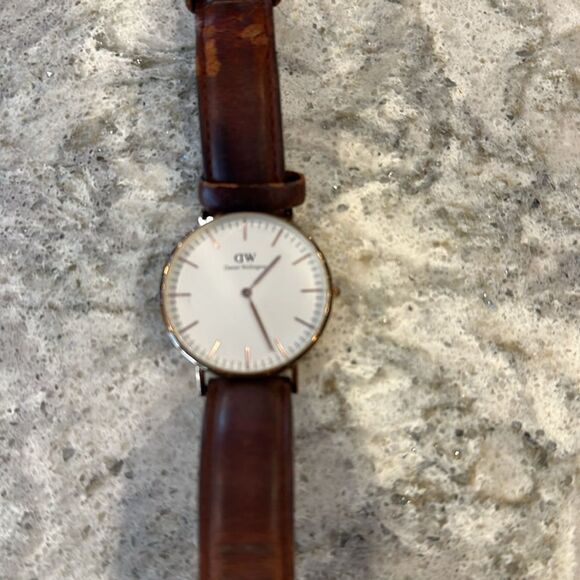 ✨ Daniel Wellington Watch - Brown Leather Strap - Needs Battery - Gently Used main image 6